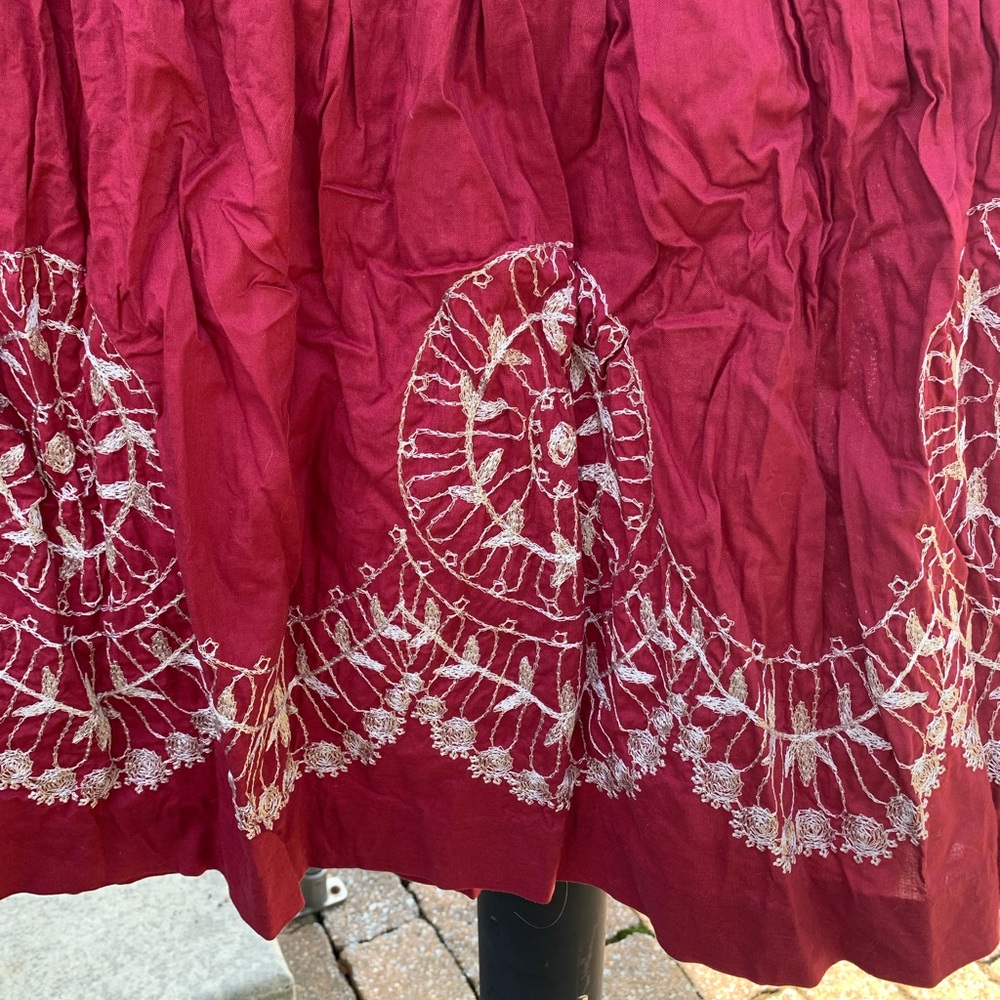 Elegant maroon Embroidered Skirt - Picture 4 of 7